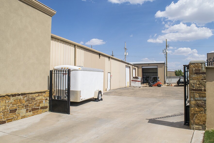 More Photos Of 5845 49th St, Lubbock Warehouse For Lease