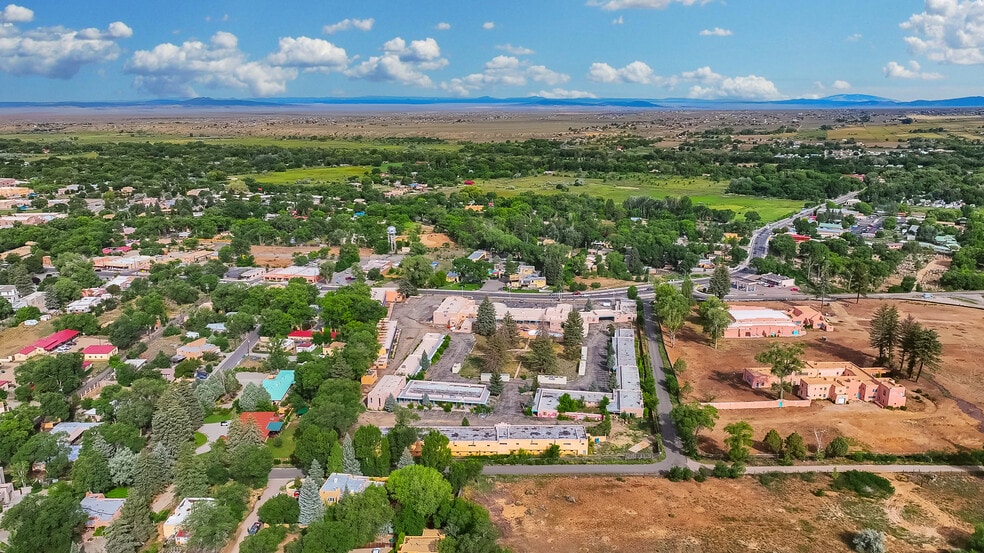 More Photos Of 413 Paseo Del Pueblo Norte, Taos Hotel For Sale