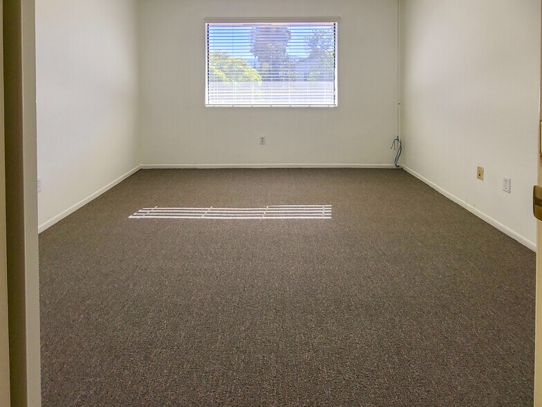 More Photos Of 1344 W 6th St, Corona Office For Sale