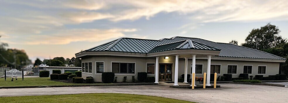 Primary Photo Of 941 N Logan St, Gaffney Medical For Sale