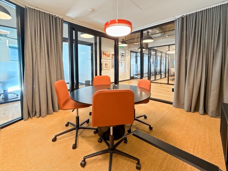 More Photos Of 1601 5th Ave, Seattle Coworking Space