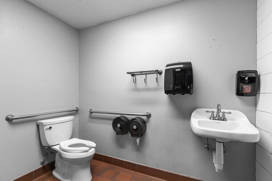 More Photos Of 221 Watson St, Ripon Storefront Retail Residential For Sale