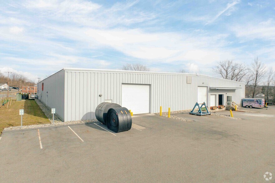 More Photos Of 66 Holton St, Woburn Manufacturing For Lease