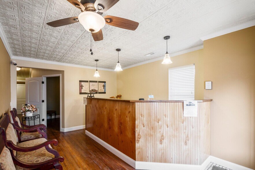 More Photos Of 333 Main St, Gainesville Office For Sale