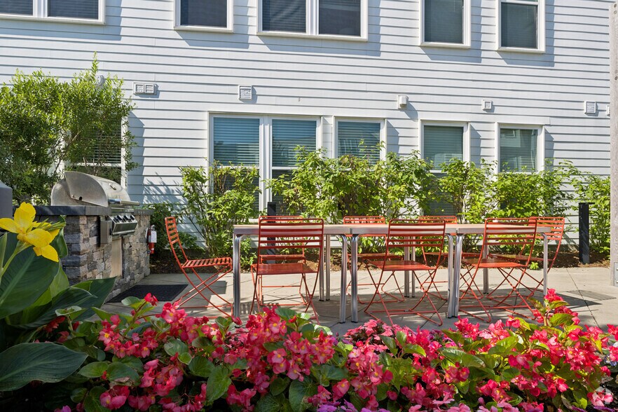 More Photos Of 10 Patriot Pky, South Weymouth Apartments For Lease