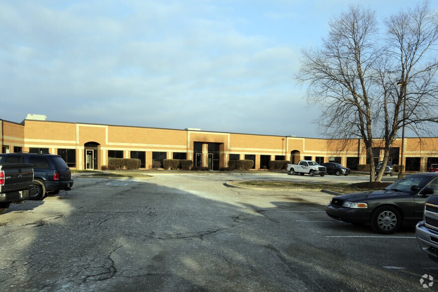 More Photos Of 50-164 S Park Blvd, Greenwood Light Distribution For Lease