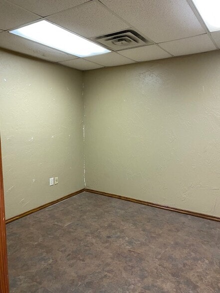 More Photos Of 400 S Eagle Ln, Oklahoma City Warehouse For Lease