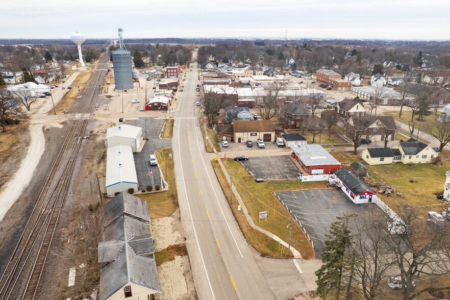 More Photos Of 225 W Market St, Somonauk General Retail For Sale