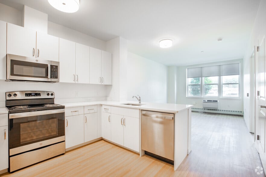 More Photos Of 10-40 Station Dr, Wyandanch Apartments For Lease