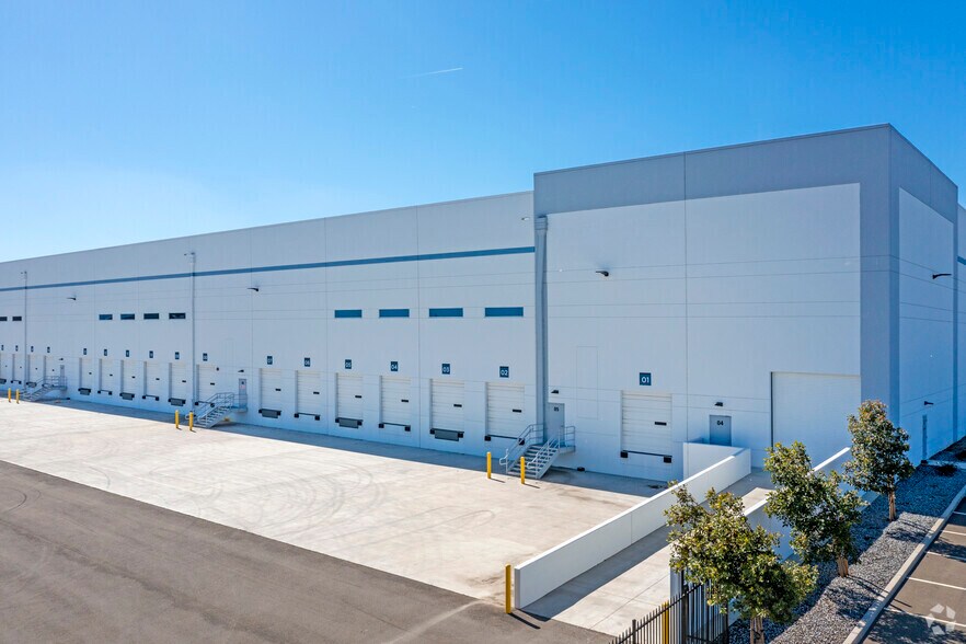 More Photos Of 14900 W Schulte Rd, Tracy Distribution For Lease