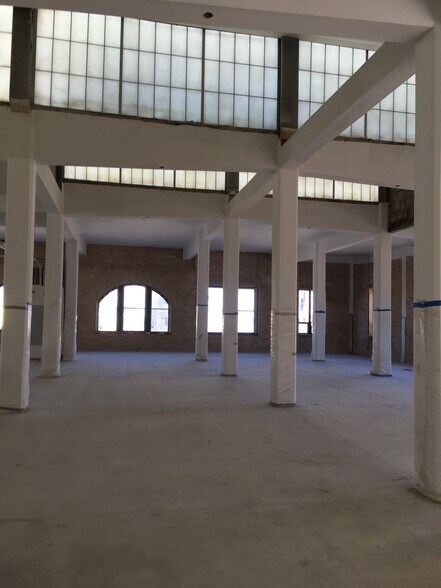 More Photos Of 540 N LaSalle St, Chicago Loft Creative Space For Lease