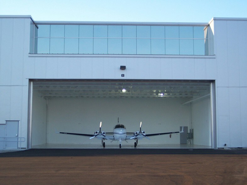 More Photos Of 2100 Palomar Airport Rd, Carlsbad Airplane Hangar For Sale