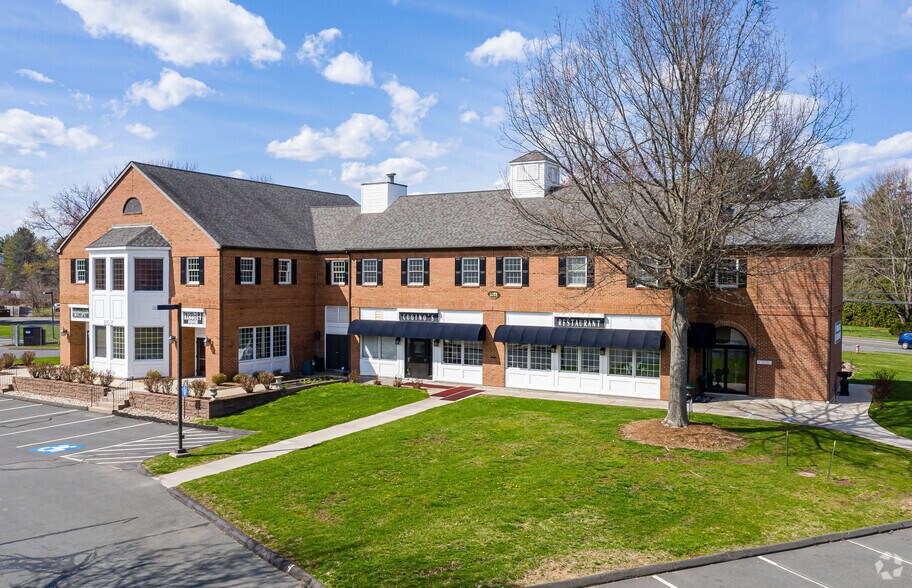 More Photos Of 1053 Farmington Ave, Farmington Coworking Space