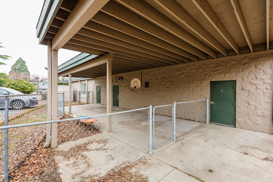 More Photos Of 2992 SE Monroe St, Milwaukie Daycare Center For Sale