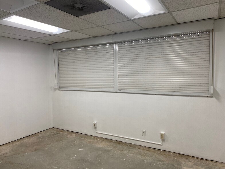 More Photos Of 9010 Corbin Ave, Northridge Office For Lease