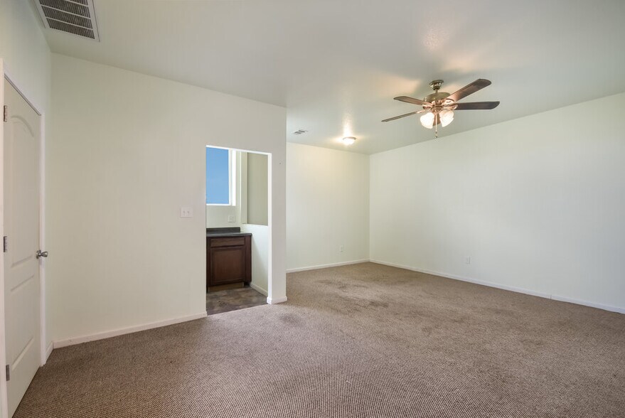 More Photos Of 15014 Iowa St, Austin Office Residential For Sale