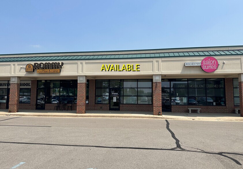 More Photos Of 224-278 E Auburn Rd, Rochester Hills Storefront For Lease