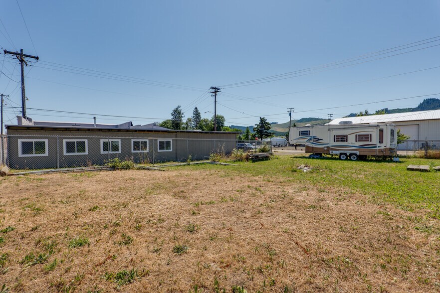 More Photos Of 119 S Calapooia St, Sutherlin Freestanding For Sale