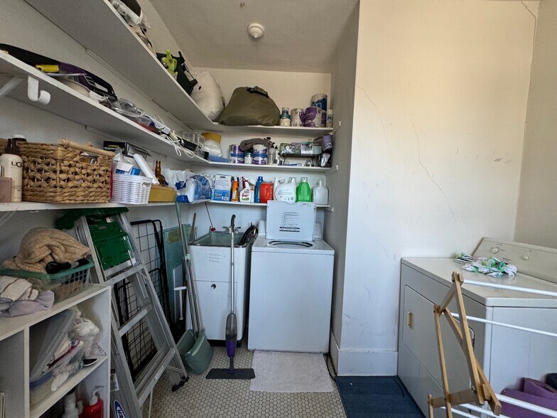More Photos Of 2019 N Damen Ave, Chicago Storefront Retail Residential For Sale