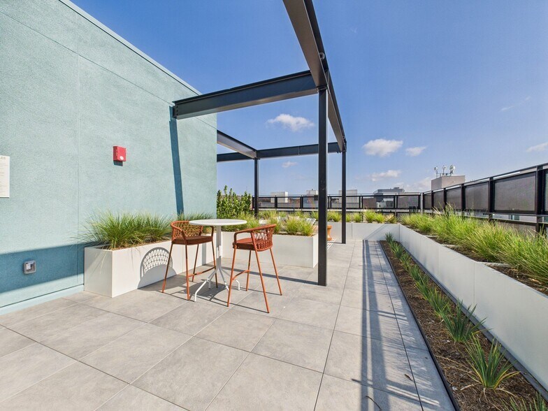 More Photos Of 9900 Venice Blvd, Culver City Apartments For Lease