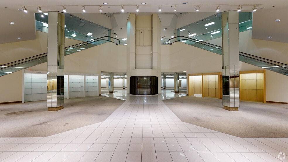 More Photos Of 3340 Mall Loop Dr, Joliet Department Store For Sale