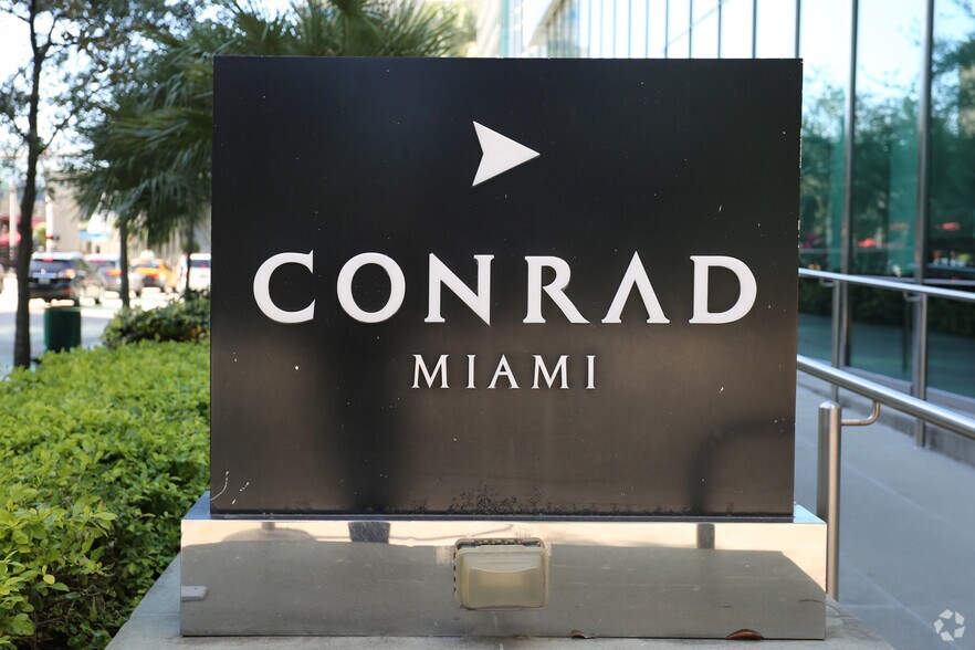 More Photos Of 1395 Brickell Ave, Miami Office Residential For Lease