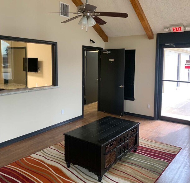 More Photos Of 2118 Airline Dr, Bossier City Office For Sale