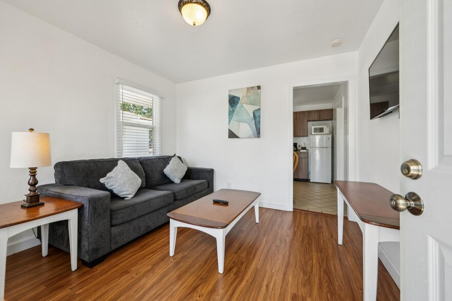 More Photos Of 1623 Lake St, Calistoga Hotel For Sale