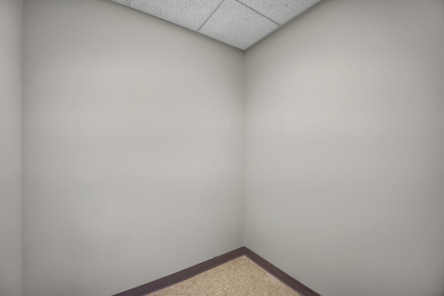 More Photos Of 21 Laurel Ave, Cornwall Medical For Lease