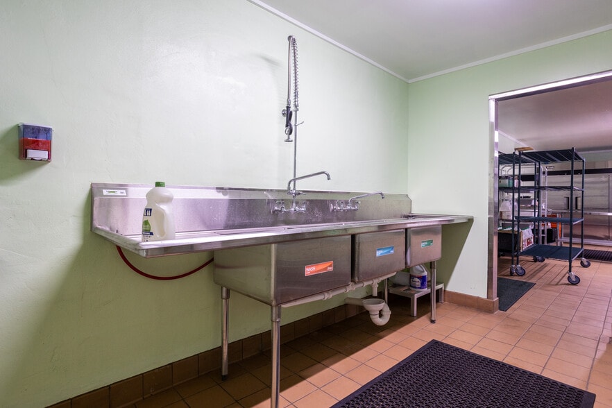 More Photos Of 10204 Se State Road 100, Starke Flex For Sale