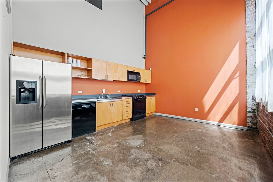 More Photos Of 949 W Marietta St NW, Atlanta Office For Sale