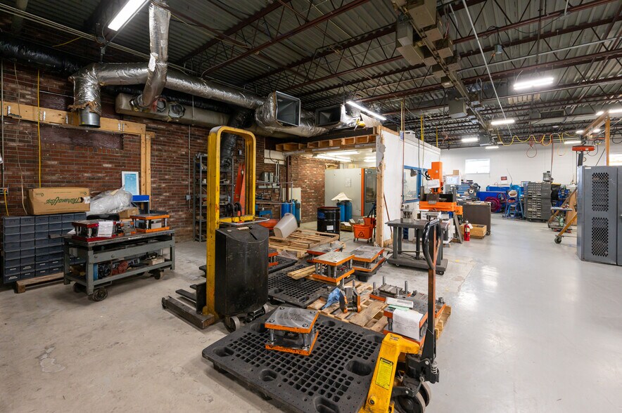 More Photos Of 116 Parker St, Newburyport Manufacturing For Sale