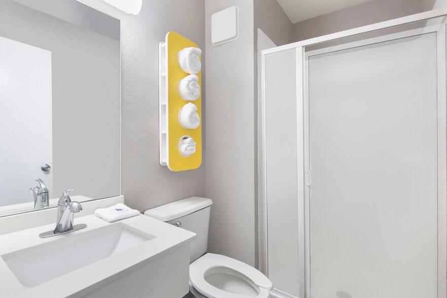 More Photos Of 1564 E Main St, Woodland Hotel For Sale