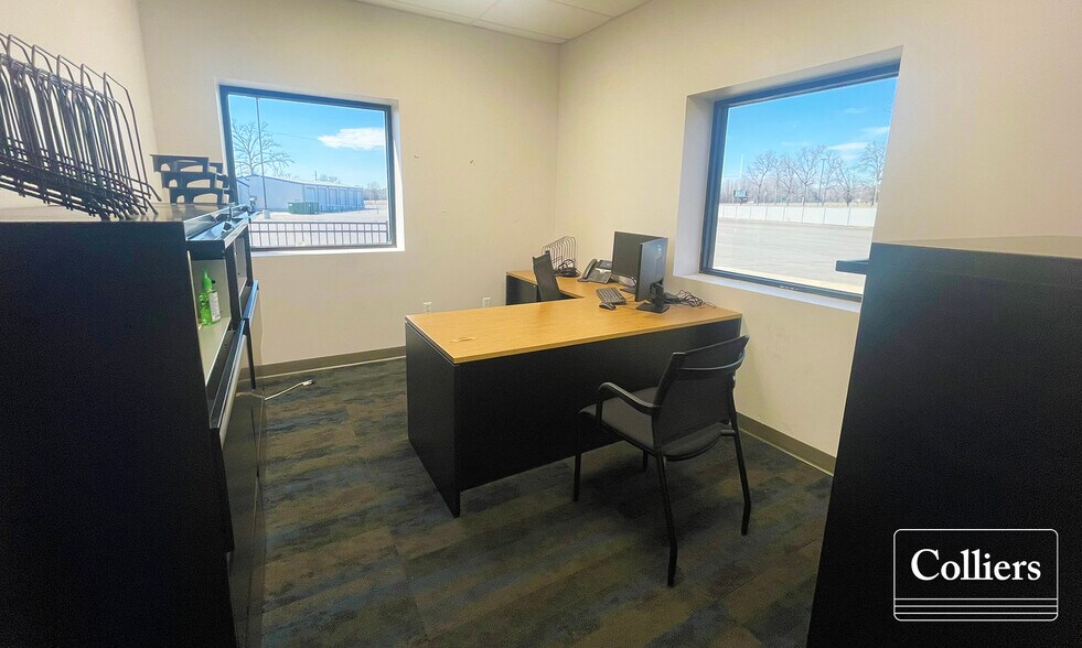 More Photos Of 5601 Alma Hwy, Van Buren Showroom For Lease