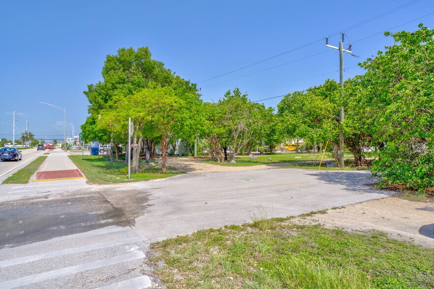More Photos Of 14 125th Street Gulf, Marathon Office Residential For Sale
