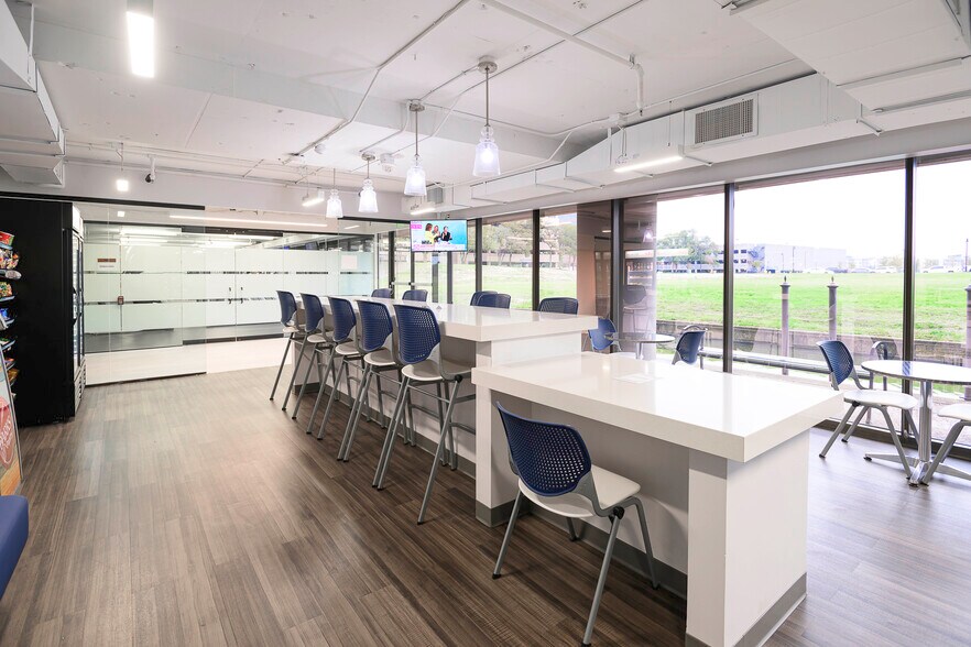 More Photos Of 511 E John Carpenter Fwy, Irving Office For Lease