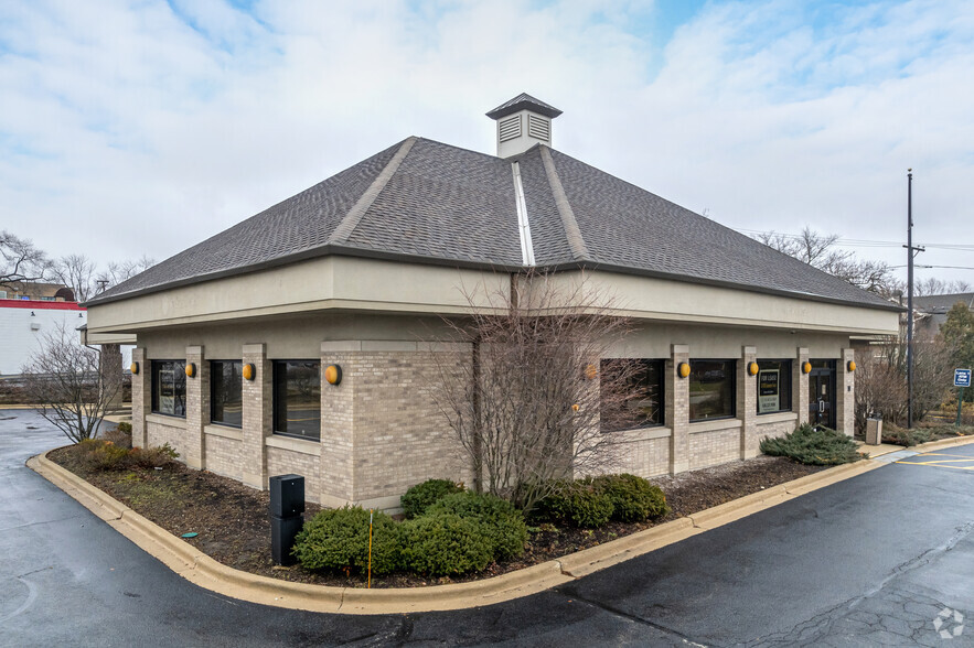 Primary Photo Of 535 Ogden Ave, Downers Grove Bank For Lease