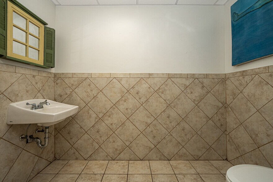 More Photos Of 587 W Merrick Rd, Valley Stream General Retail For Sale