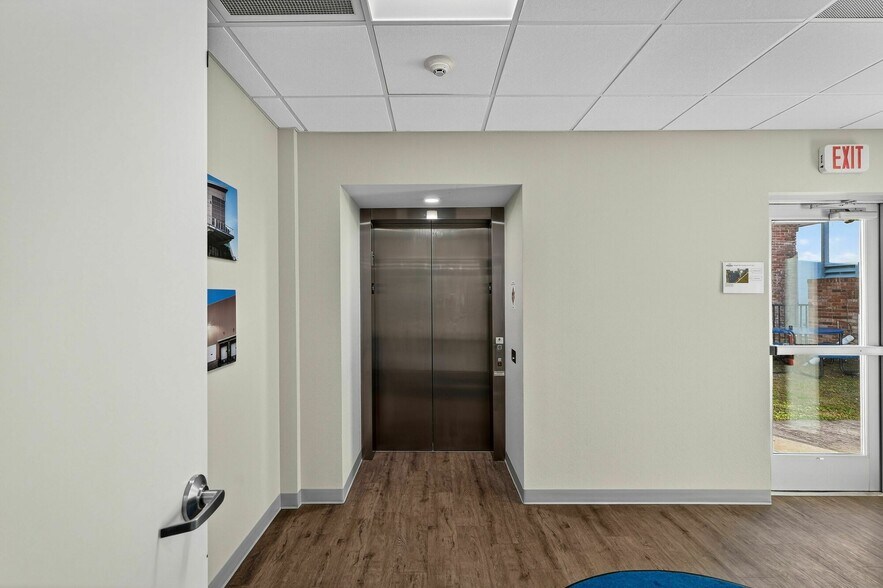 More Photos Of 1996 Brunswick ln, Deland Office For Lease