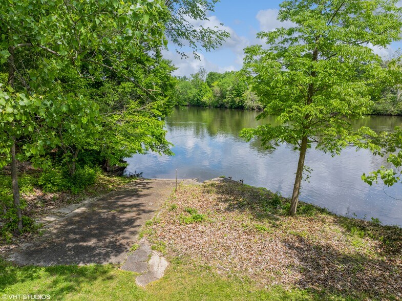 More Photos Of 15437 N Red Bud Trl, Buchanan Storefront Retail Office For Sale