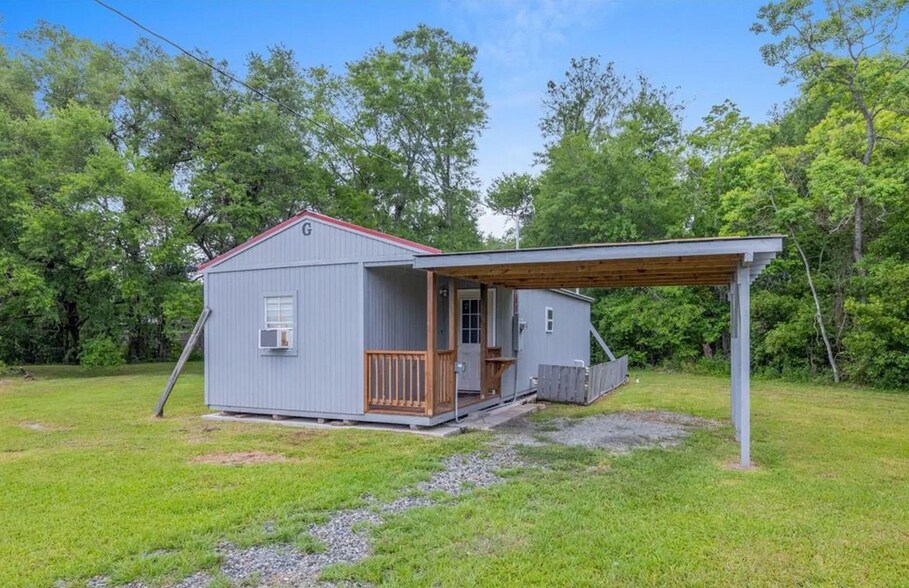 More Photos Of 816 Goodwin St, Vinton Flex For Sale