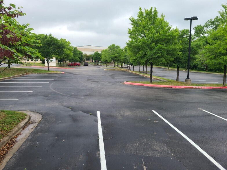 More Photos Of 9007 Tuscany Way, Austin Warehouse For Lease