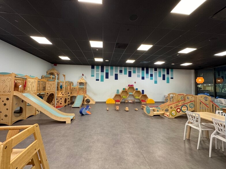 More Photos Of 5 Broad St, Stamford Fast Food For Lease