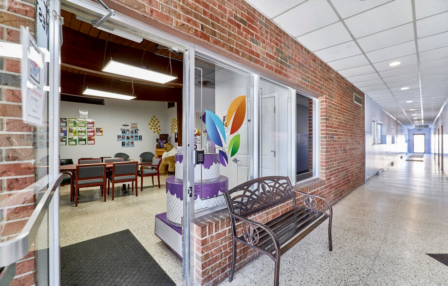 More Photos Of 415 W Main St, Collinsville Medical For Sale