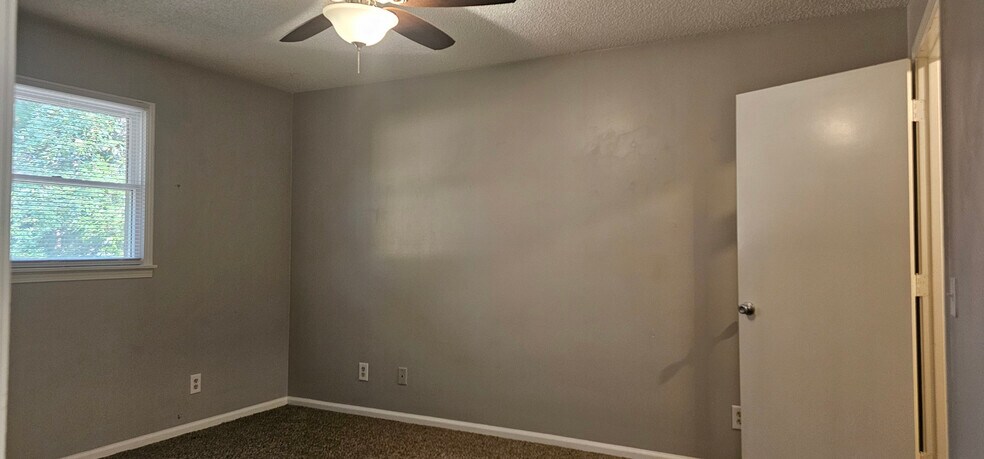 More Photos Of 1801 Ridgewood Dr, Murray Specialty For Sale