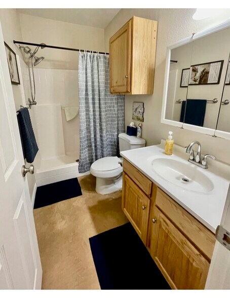 More Photos Of 141 Jeff St, Three Rivers Hotel For Sale