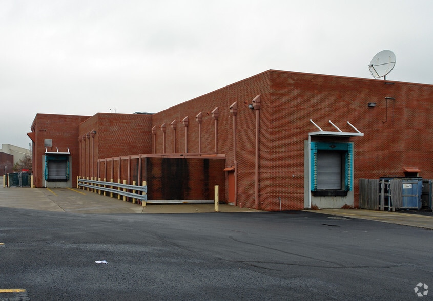 More Photos Of 6920 Burlington Pike, Florence Supermarket For Lease