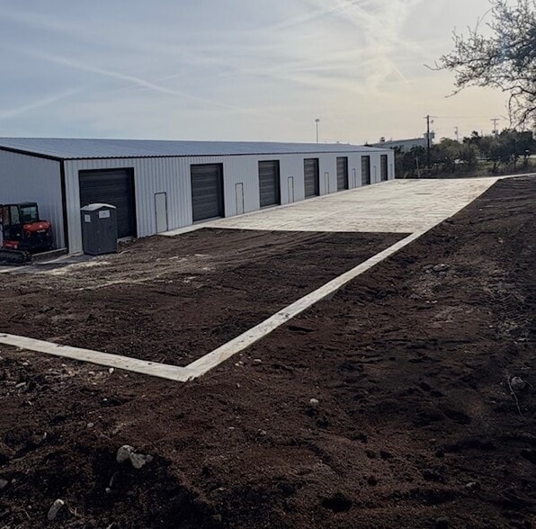 More Photos Of 9204 Rod Rd, Austin Warehouse For Sale