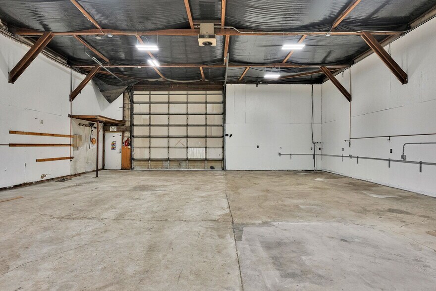 More Photos Of 11445 N Reed Rd, Hayden Warehouse For Lease
