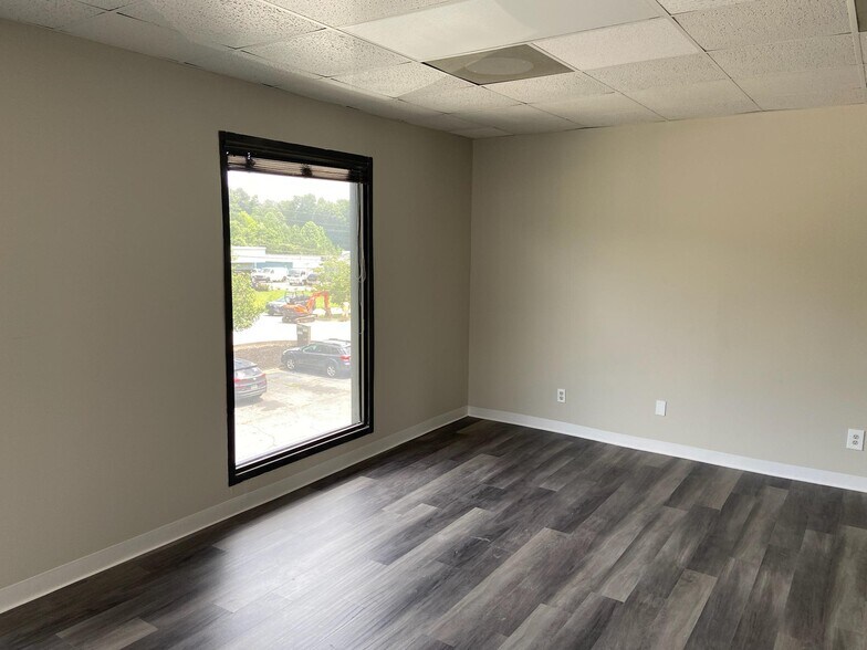 More Photos Of 300 White Ingram Pky, Dallas Office For Lease